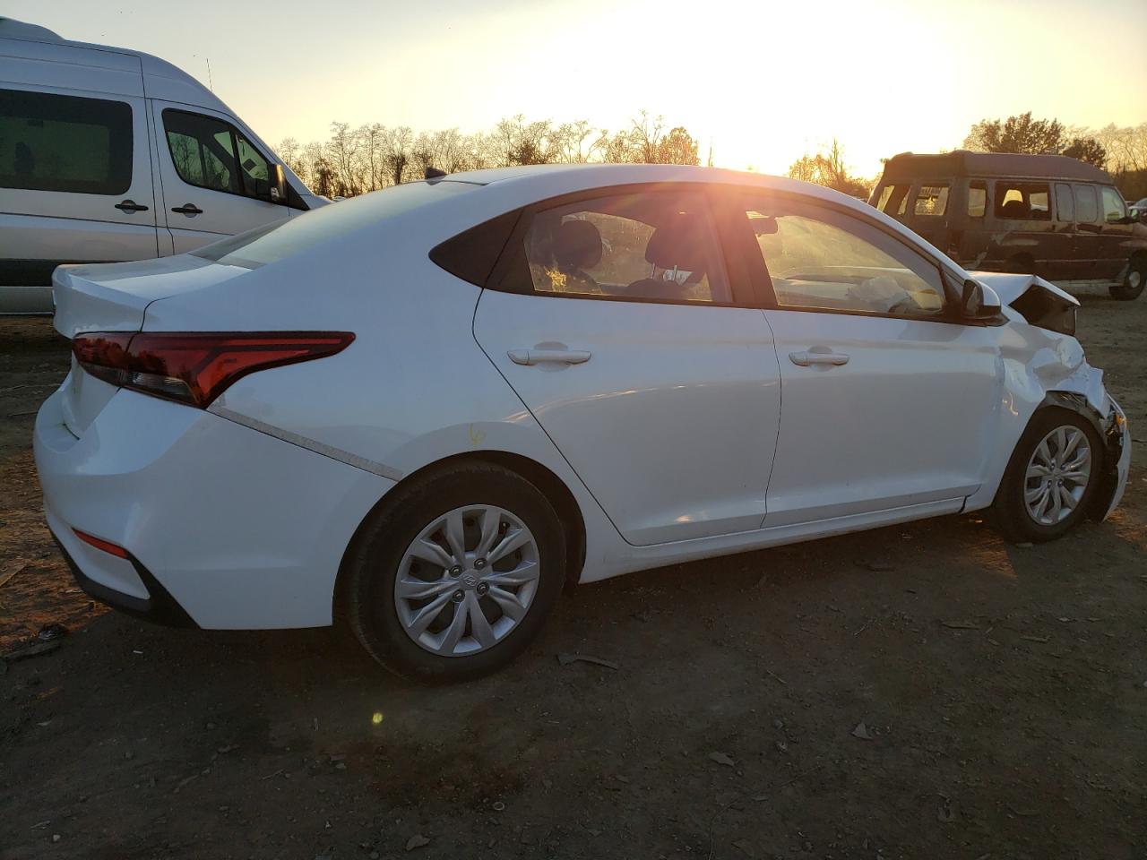 Изображение 3 2019 HYUNDAI ACCENT SE 2019 с VIN 3KPC24A36KE060706