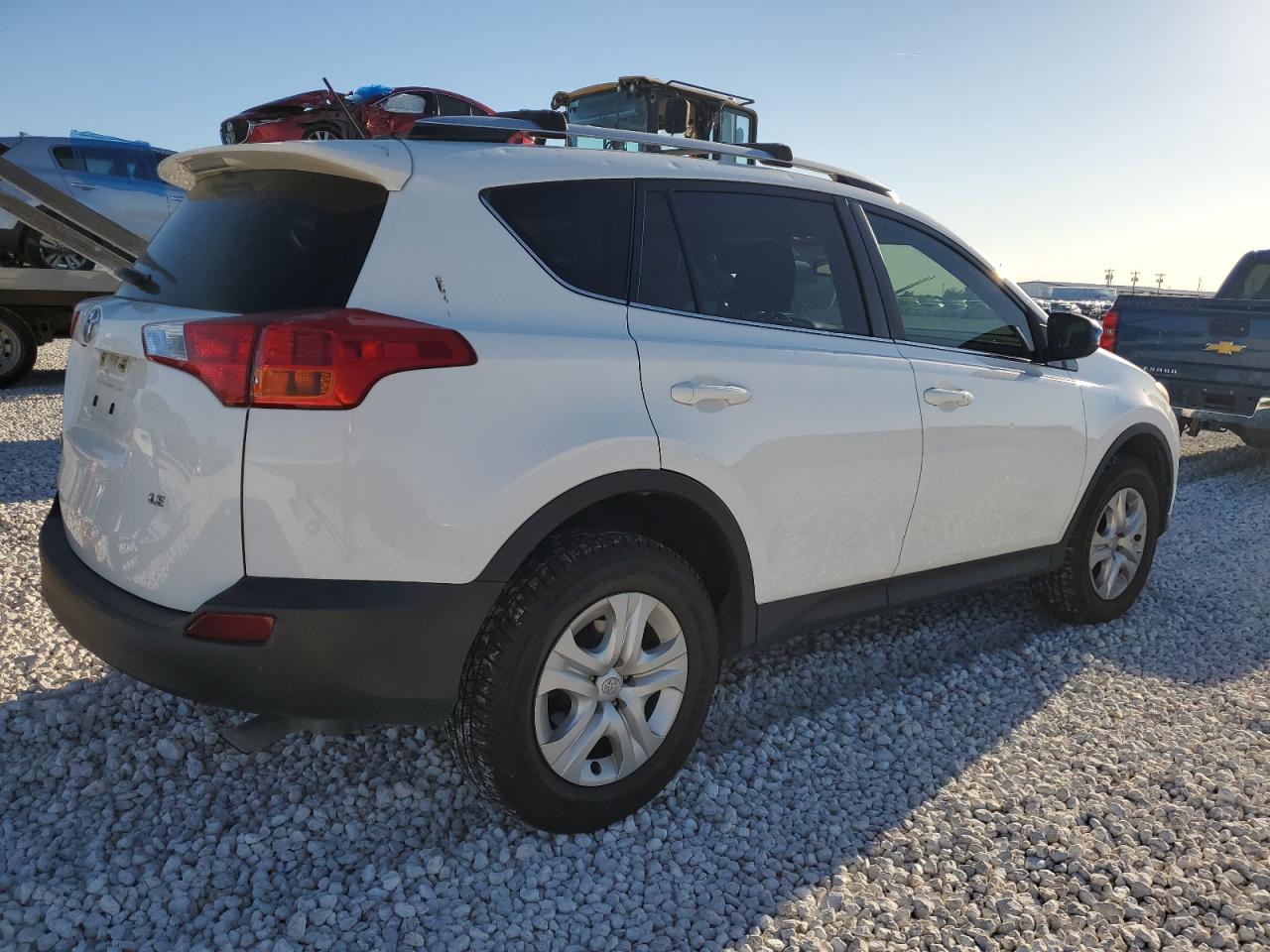 Image 3 of 2015 TOYOTA RAV4 LE 2015 with VIN JTMZFREV1FD077539