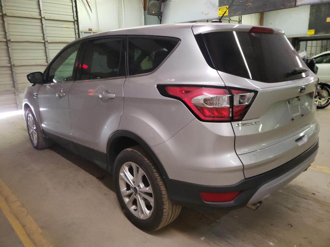Image 2 of 2017 FORD ESCAPE SE 2017 with VIN 1FMCU9G92HUC52150