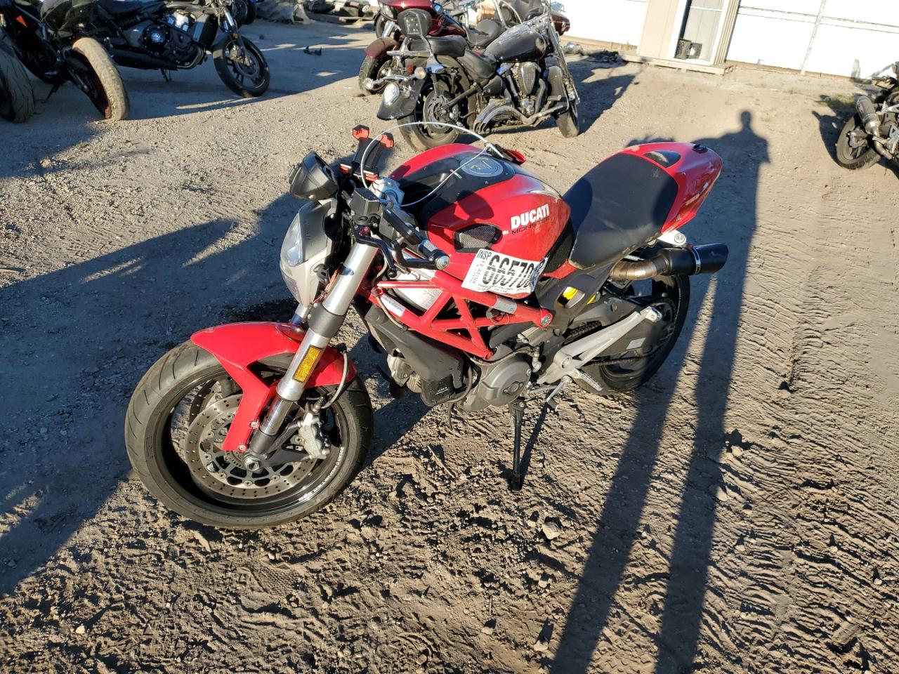 Obraz 2 z Ducati Monster 696 2010 z VIN ZDM1RADN1AB030768