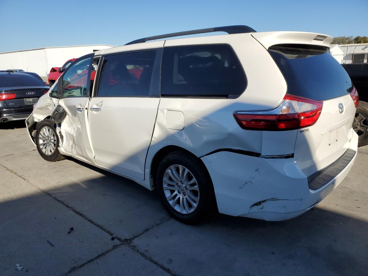 Obraz 2 z 2015 TOYOTA SIENNA XLE 2015 z VIN 5TDYK3DC2FS647055