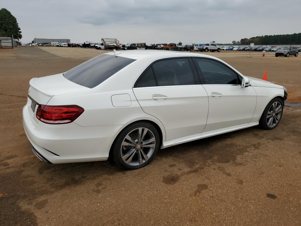 Image 3 of 2016 MERCEDES-BENZ E 350 2016 with VIN WDDHF5KBXGB198927