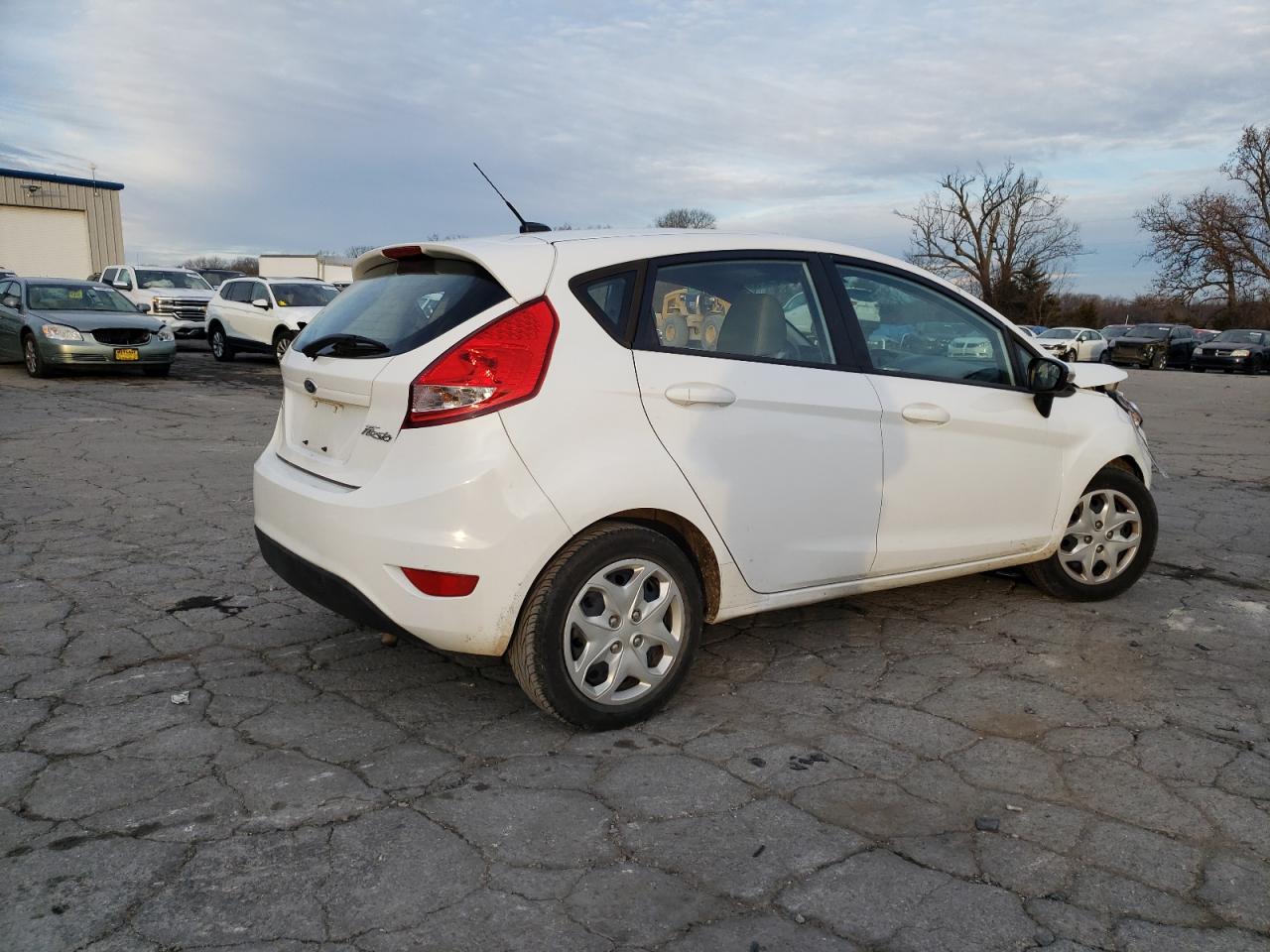 Image 3 of 2013 FORD FIESTA SE 2013 with VIN 3FADP4EJ3DM174174