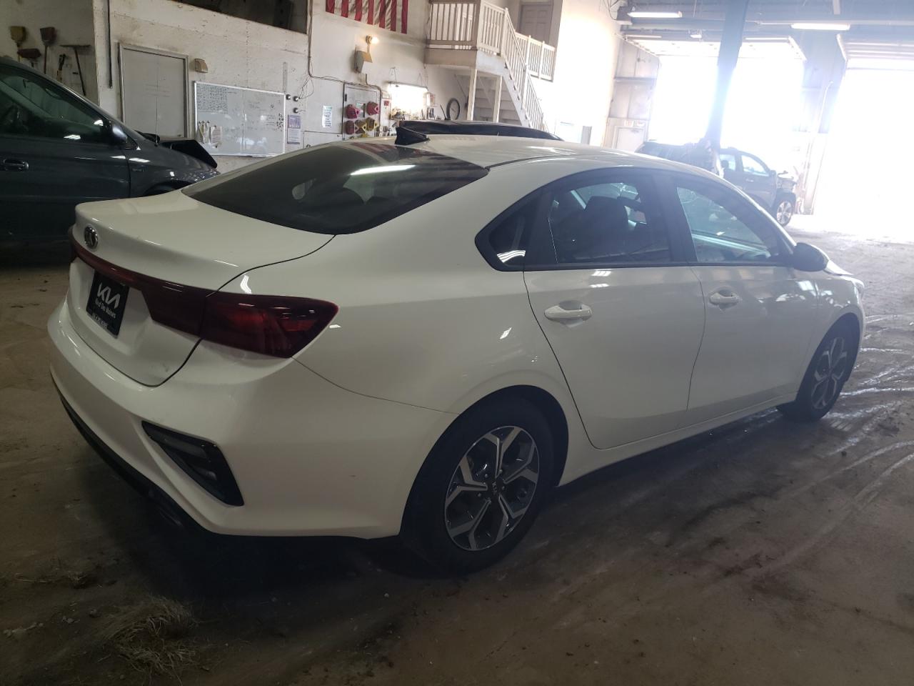 Изображение 3 2021 KIA FORTE FE 2021 с VIN 3KPF24AD2ME394739