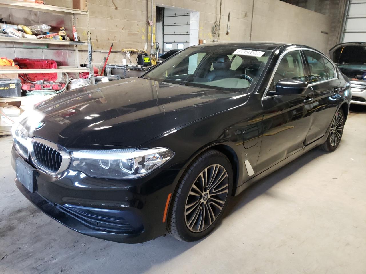Изображение 1 2019 BMW 530XE  2019 с VIN WBAJB1C59KB375854