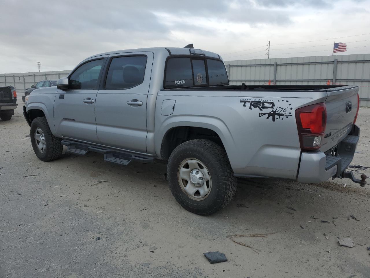 Изображение 2 2018 TOYOTA TACOMA DOUBLE CAB 2018 с VIN 3TMCZ5AN2JM185158