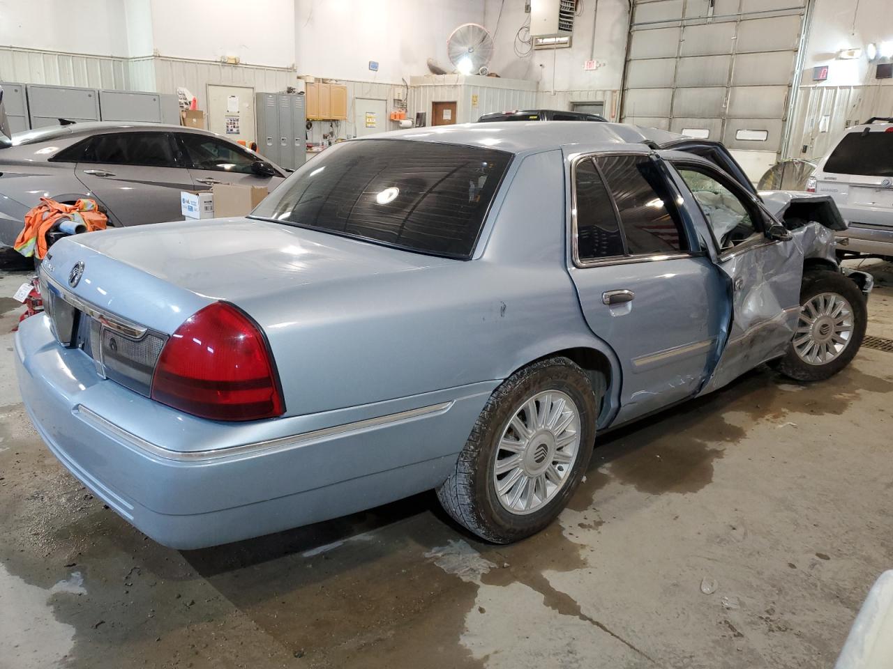 Obraz 3 z Mercury Grand Marquis Ls 2010 z VIN 2MEBM7FVXAX630604