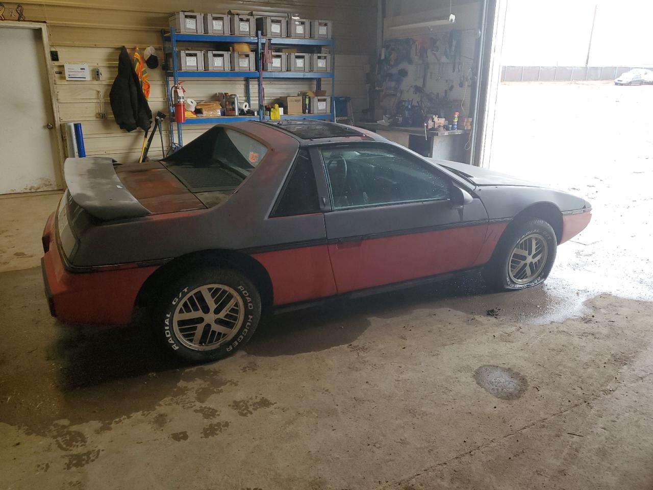 Image 3 of 1984 PONTIAC FIERO SPORT 1984 with VIN 1G2AM37R9EP270698