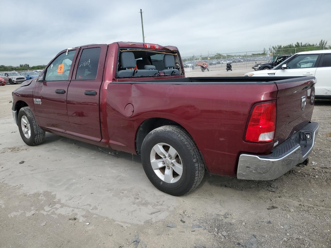 Изображение 2 2018 RAM 1500 ST 2018 с VIN 1C6RR6FG6JS132102