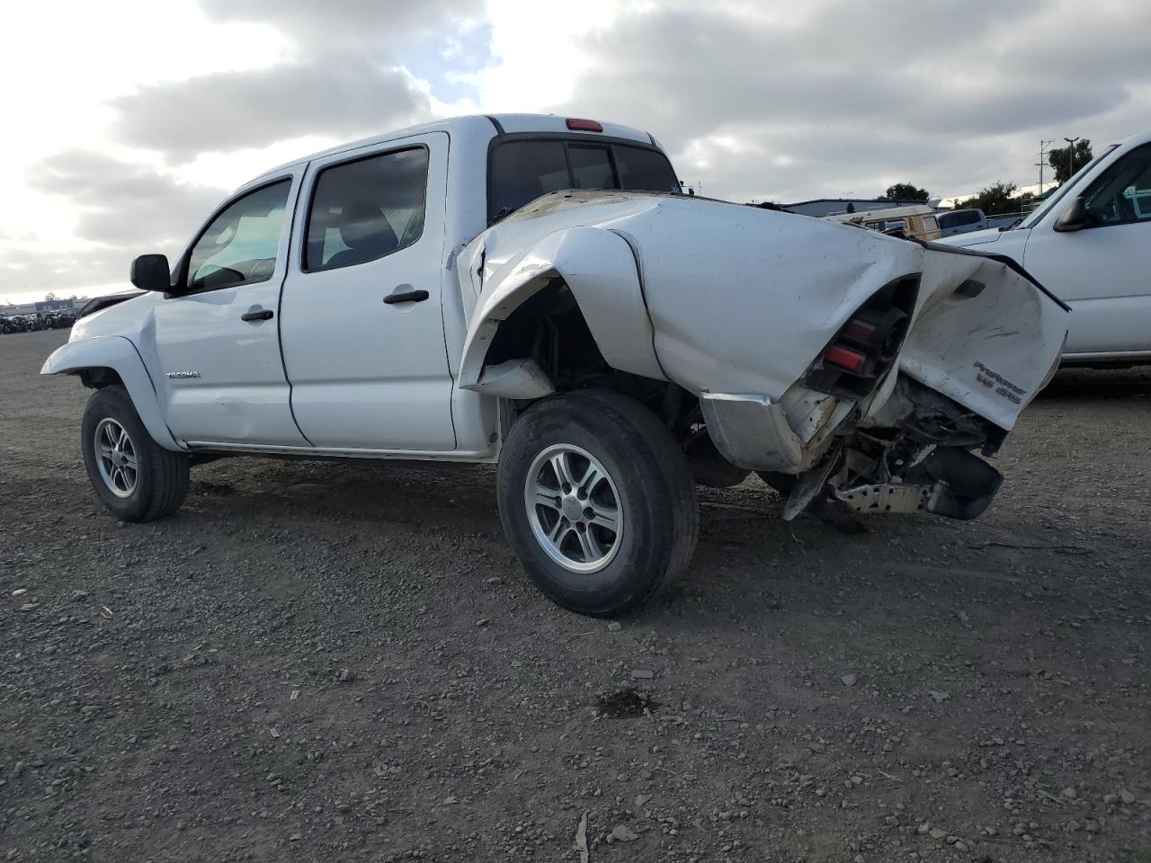 Изображение 2 2011 TOYOTA TACOMA DOUBLE CAB PRERUNNER 2011 с VIN 5TFJU4GN0BX005713