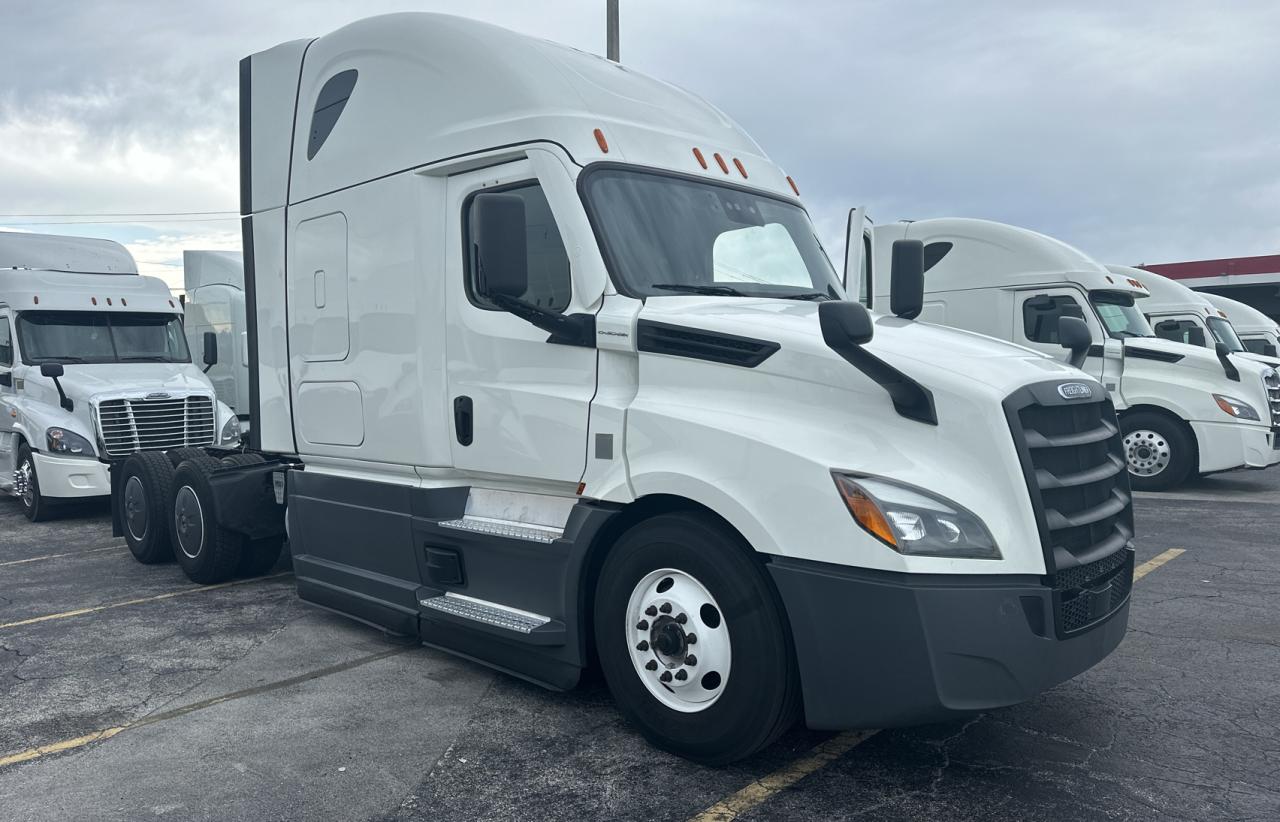 2021 FREIGHTLINER CASCADIA 126  2021 image
