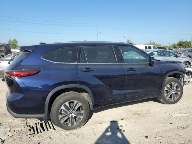 Image 3 of 2021 TOYOTA HIGHLANDER XLE 2021 with VIN 5TDHZRBH5MS121156