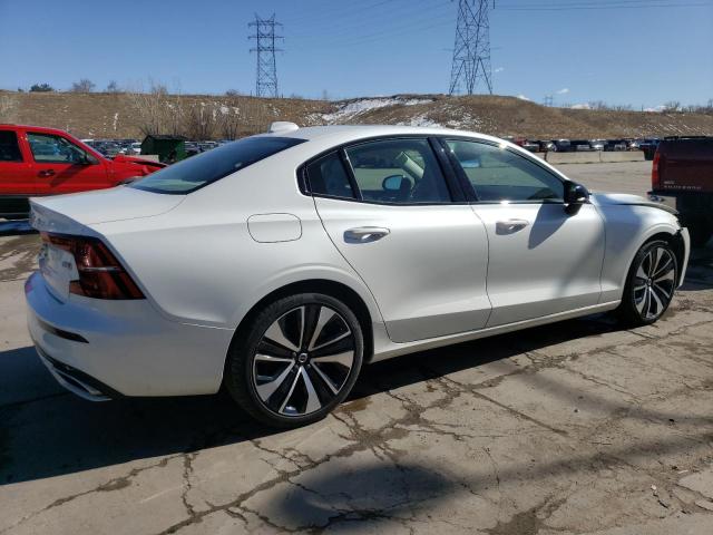 Obraz 3 z 2022 VOLVO S60 B5 MOMENTUM 2022 z VIN 7JRL12TZ4NG157417