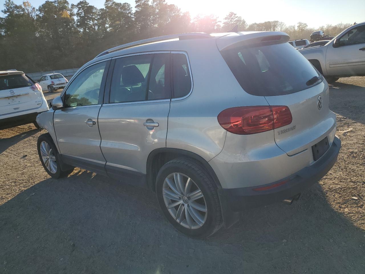 Image 2 of 2013 VOLKSWAGEN TIGUAN S 2013 with VIN WVGBV3AX6DW600379
