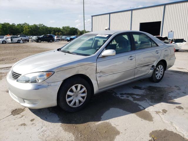Obraz 1 z 2005 TOYOTA CAMRY LE 2005 z VIN 4T1BE32K95U009351