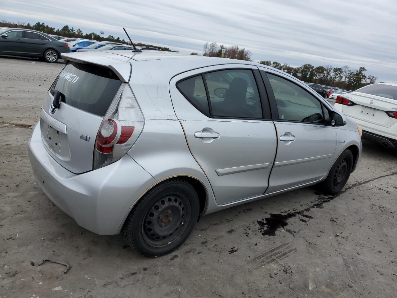 Image 3 of 2012 TOYOTA PRIUS C  2012 with VIN JTDKDTB35C1507173