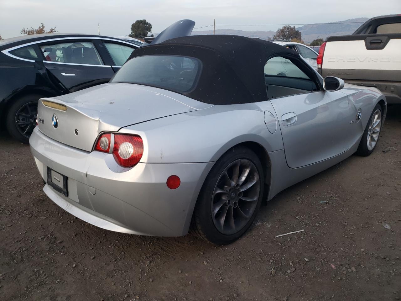 Image 3 of 2005 BMW Z4 2.5 2005 with VIN 4USBT33545LS55971