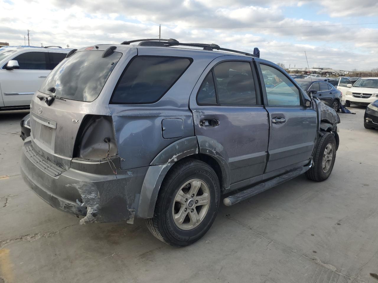 Image 3 of 2005 KIA SORENTO EX 2005 with VIN KNDJC733655438834