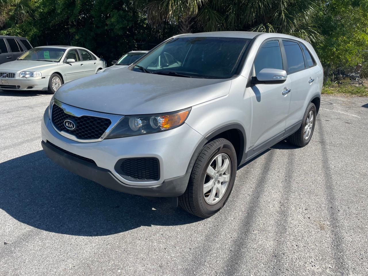 Image 2 of 2011 KIA SORENTO BASE 2011 with VIN 5XYKTCA15BG112296