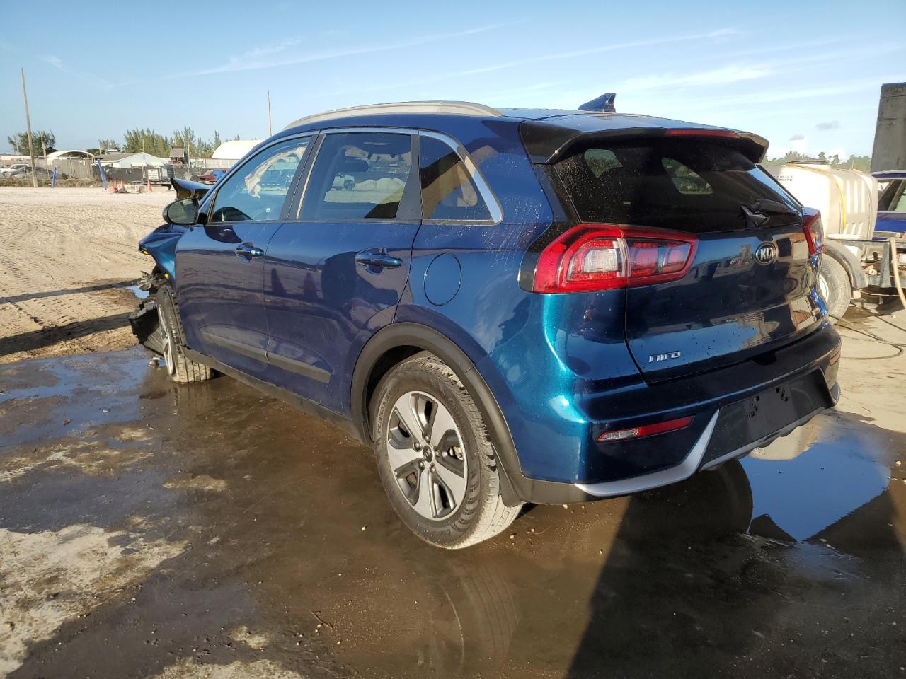 Image 2 of 2018 KIA NIRO FE 2018 with VIN KNDCB3LC4J5205999