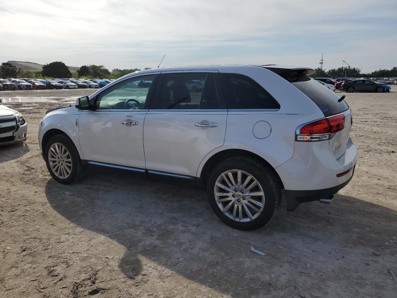 Obraz 2 z 2011 LINCOLN MKX  2011 z VIN 2LMDJ6JK5BBJ15583
