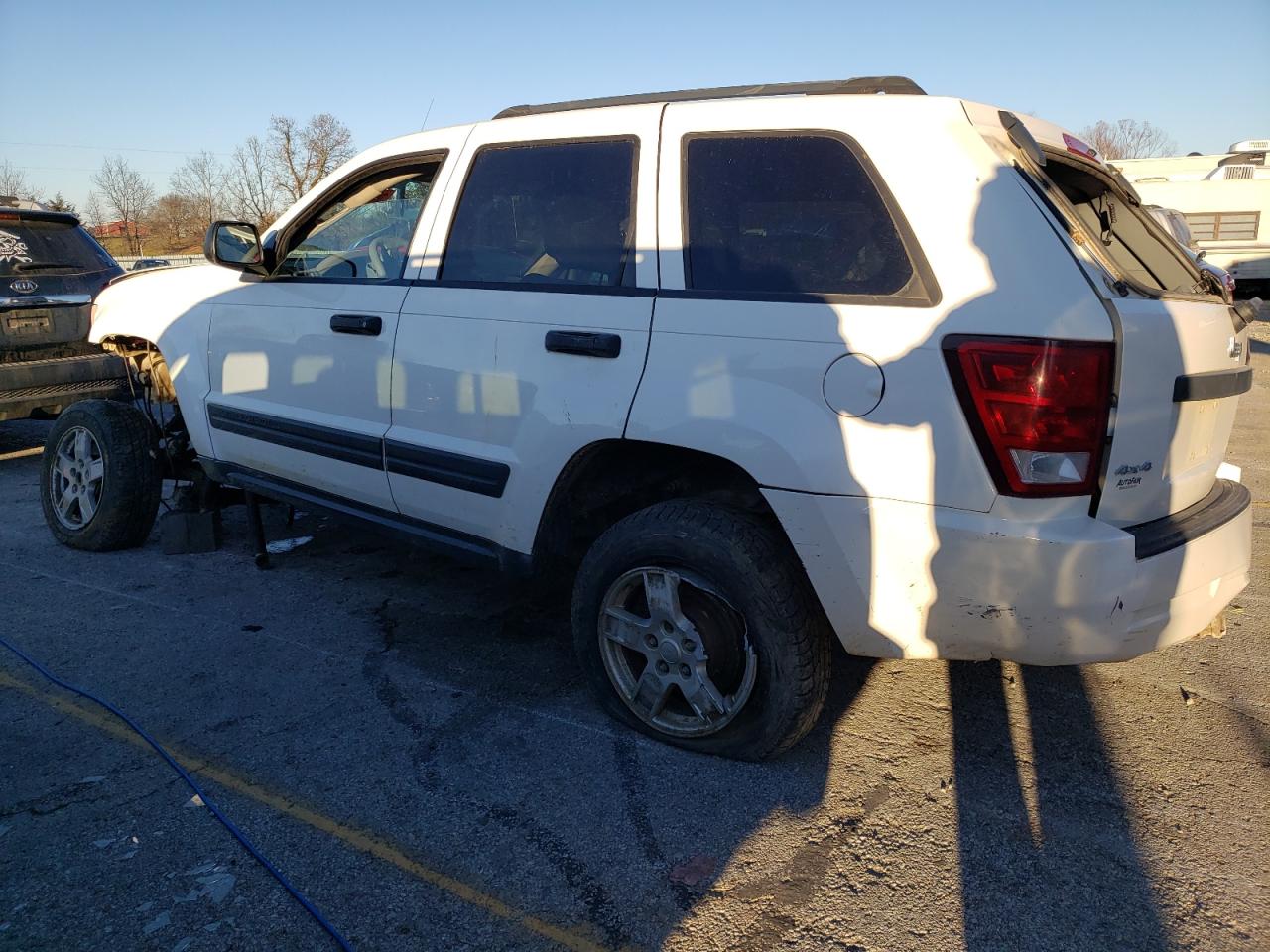 Image 2 of 2005 JEEP GRAND CHEROKEE LAREDO 2005 with VIN 1J4GR48K05C564426