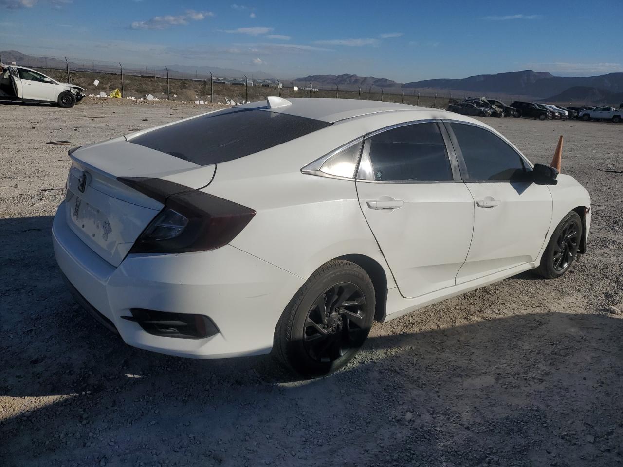 Изображение 3 2017 HONDA CIVIC EX 2017 с VIN 2HGFC2F77HH508296