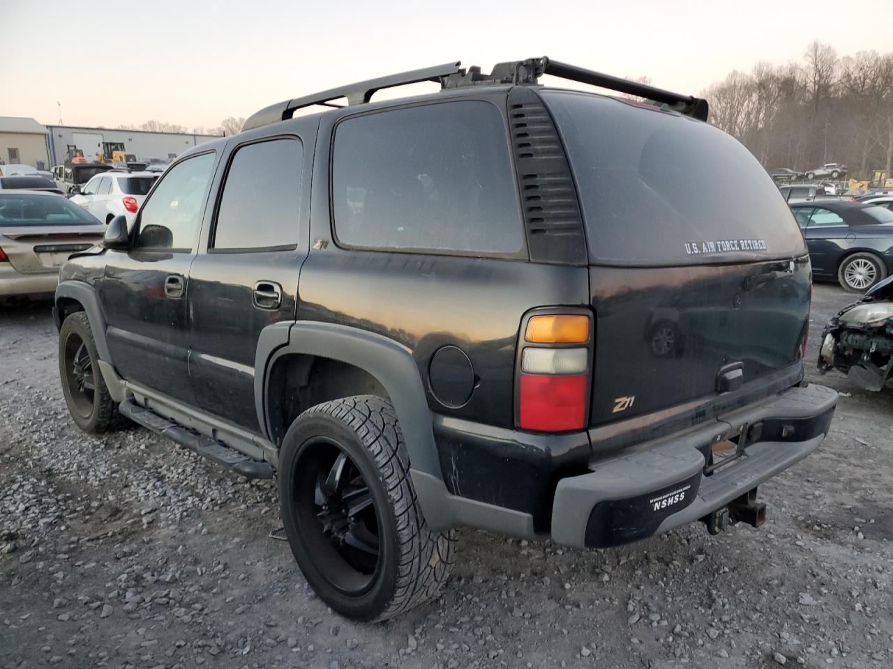 Image 2 of 2004 CHEVROLET TAHOE K1500 2004 with VIN 1GNEK13Z74R307643