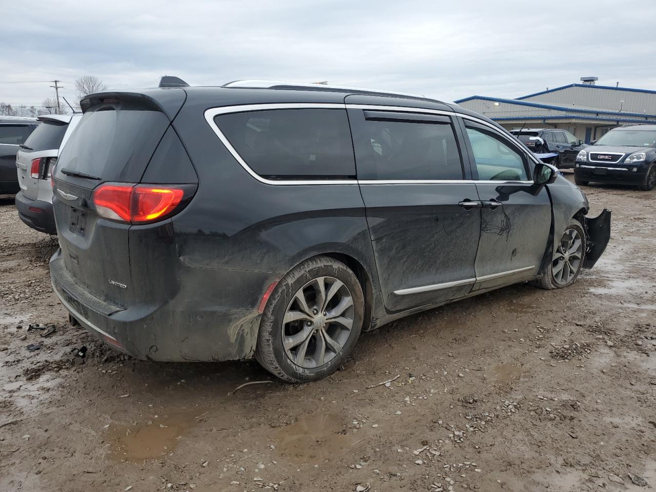 Image 3 of 2018 CHRYSLER PACIFICA LIMITED 2018 with VIN 2C4RC1GG4JR171591