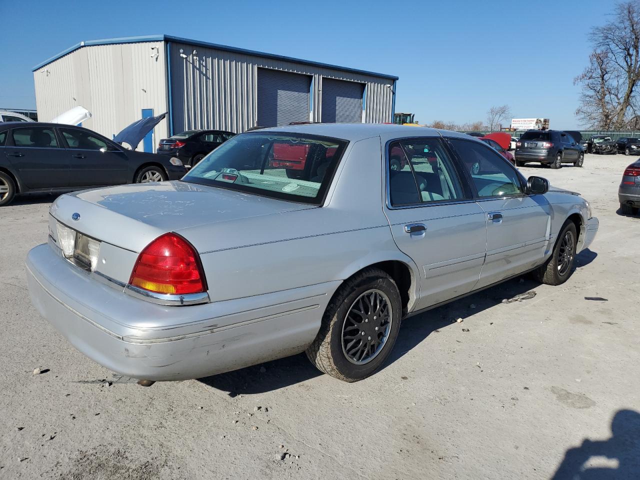 Obraz 3 z 2000 FORD CROWN VICTORIA  2000 z VIN 2FAFP73W2YX216398