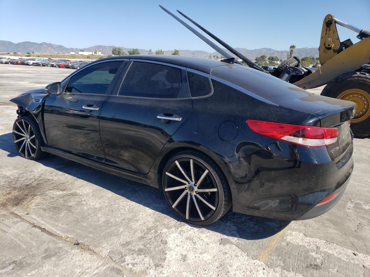 Obraz 2 z 2017 KIA OPTIMA LX 2017 z VIN 5XXGT4L39HG170709