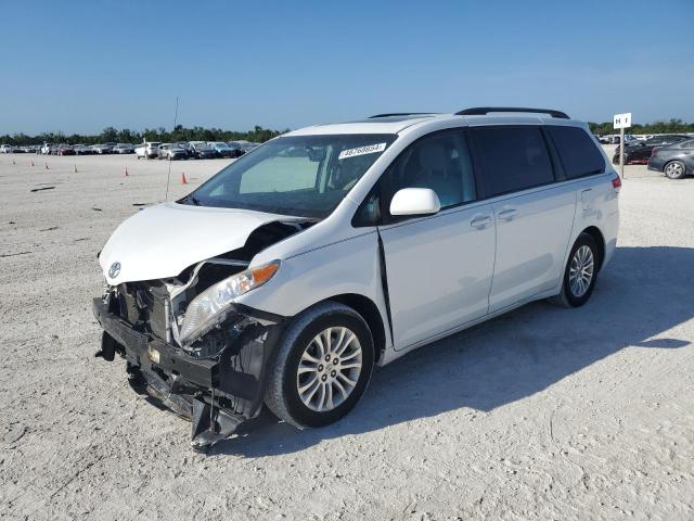2014 TOYOTA SIENNA XLE 2014 image