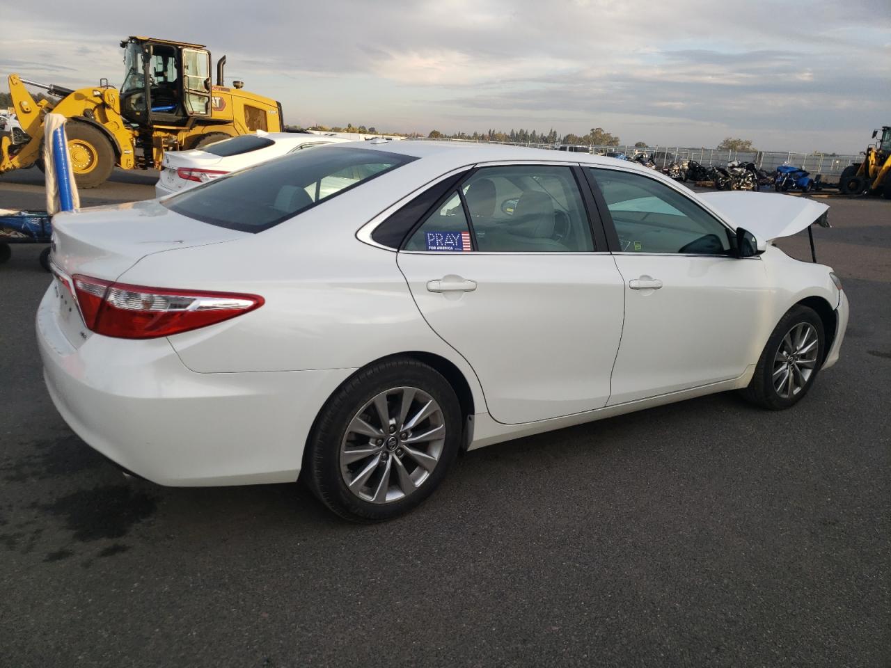Obraz 3 z 2016 TOYOTA CAMRY LE 2016 z VIN 4T1BF1FK1GU611420