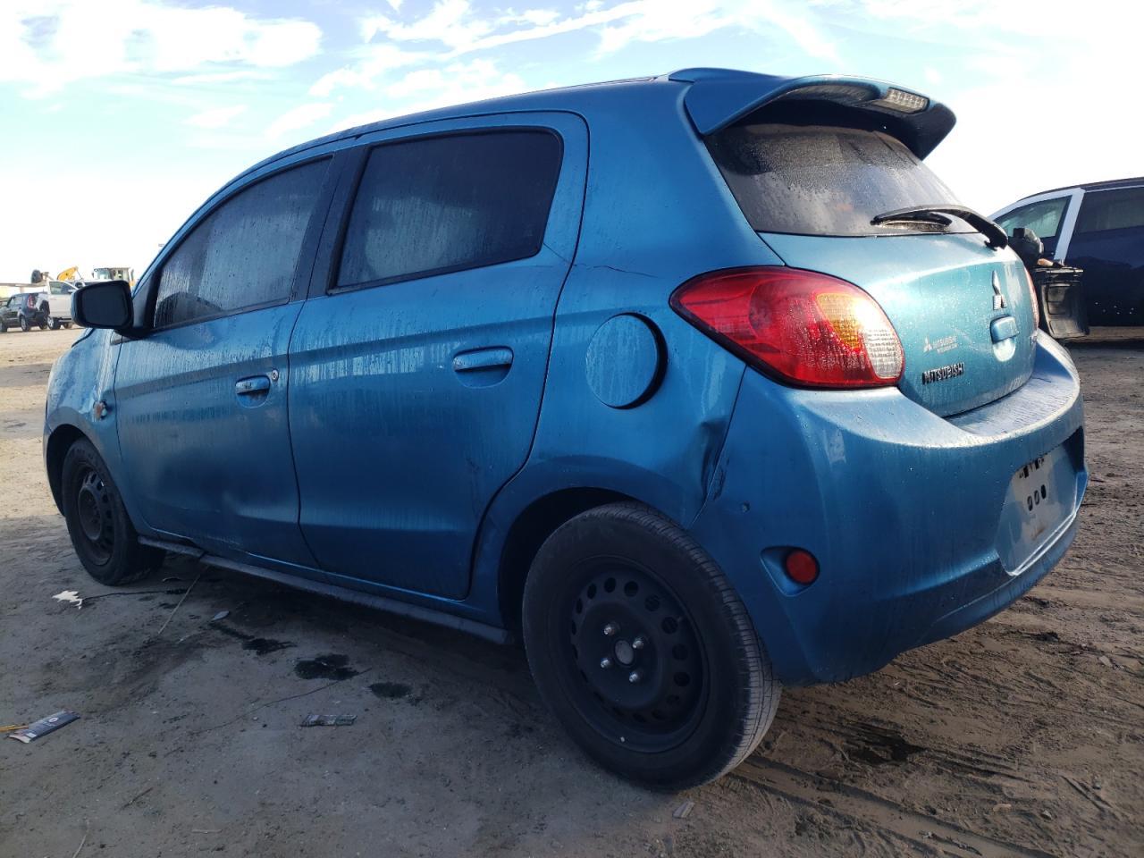 Obraz 2 z 2015 MITSUBISHI MIRAGE DE 2015 z VIN ML32A3HJ1FH038421