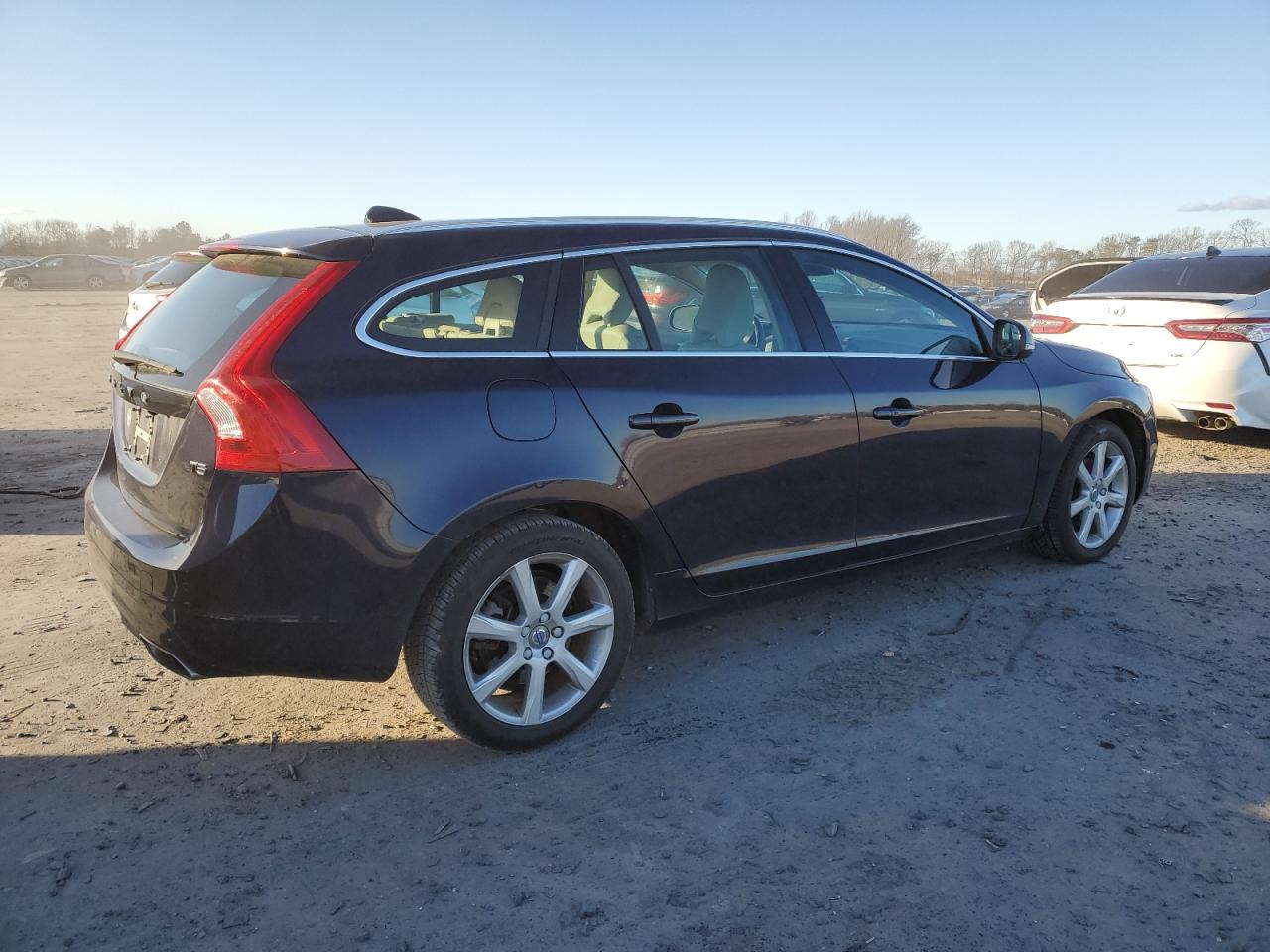 Obraz 3 z 2016 VOLVO V60 T5 PREMIER 2016 z VIN YV140MEKXG1294024