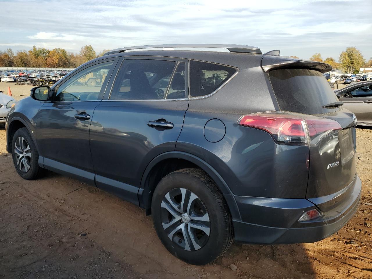 Obraz 2 z 2017 TOYOTA RAV4 LE 2017 z VIN JTMBFREV2HD200270