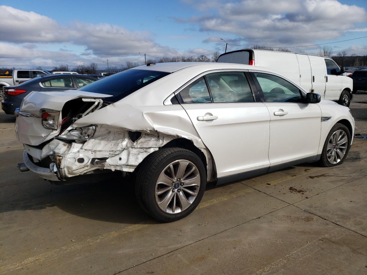 Изображение 3 2012 FORD TAURUS LIMITED 2012 с VIN 1FAHP2FW5CG106144