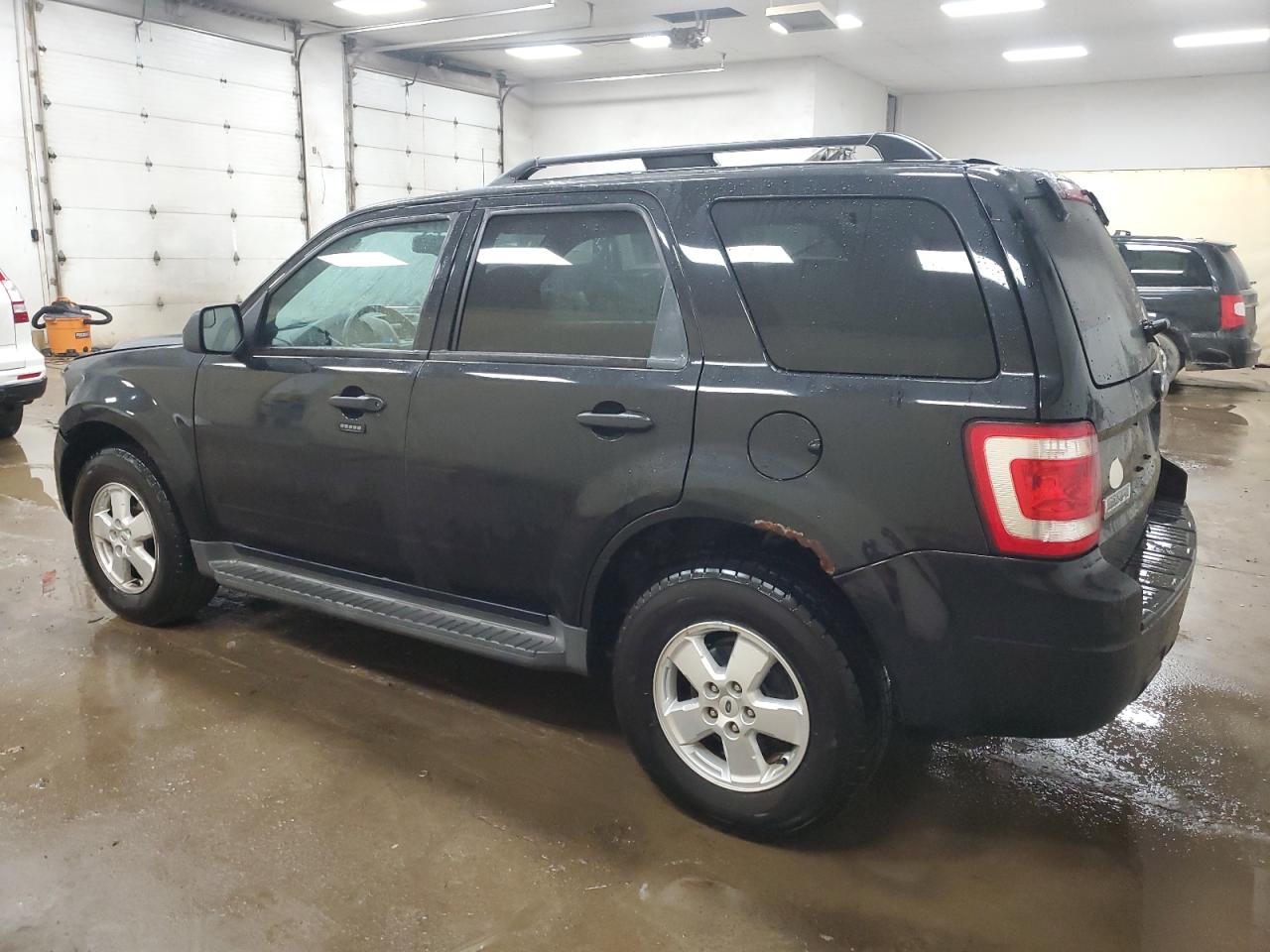 Изображение 2 2010 FORD ESCAPE XLT 2010 с VIN 1FMCU0D7XAKB63796