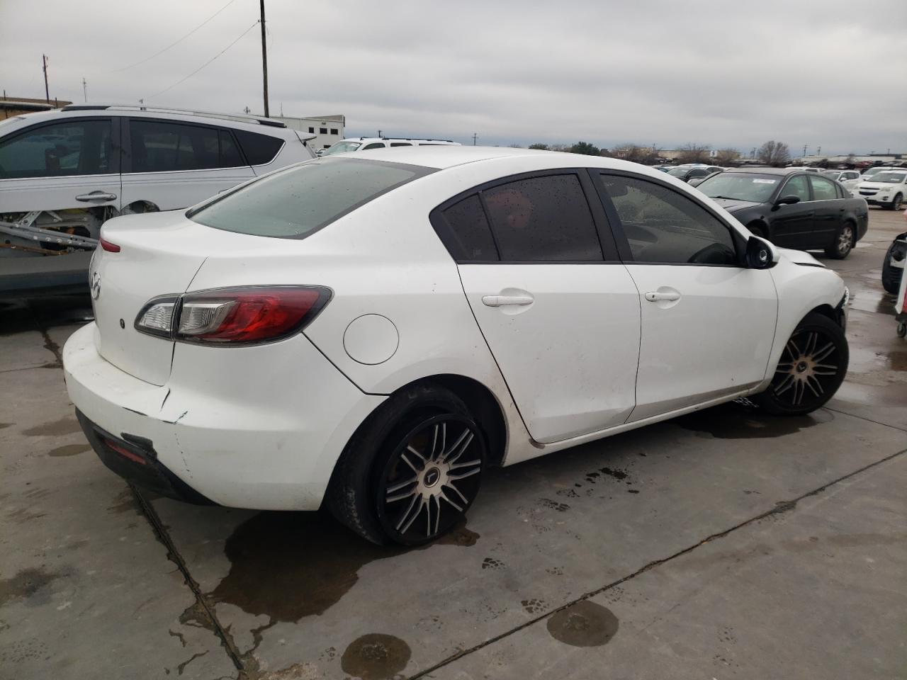 Image 3 of 2011 MAZDA 3 I 2011 with VIN JM1BL1UF9B1451493