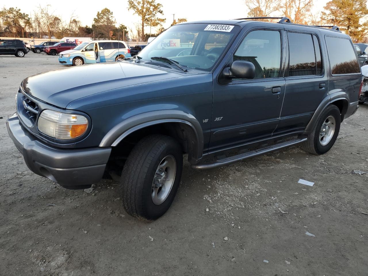 Image 1 of 2000 FORD EXPLORER XLT 2000 with VIN 1FMZU83P7YUB50254