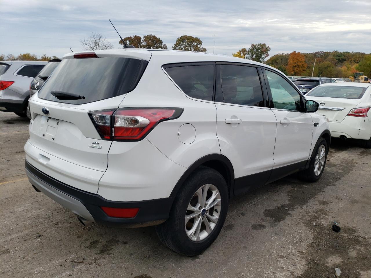 Obraz 3 z 2017 FORD ESCAPE SE 2017 z VIN 1FMCU0G94HUA15901