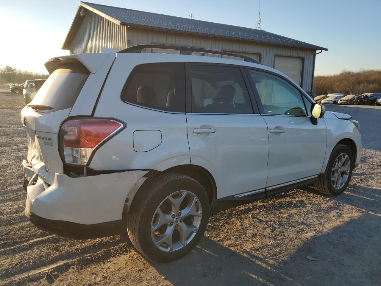 Obraz 3 z 2017 SUBARU FORESTER 2.5I TOURING 2017 z VIN JF2SJAWC2HH591525