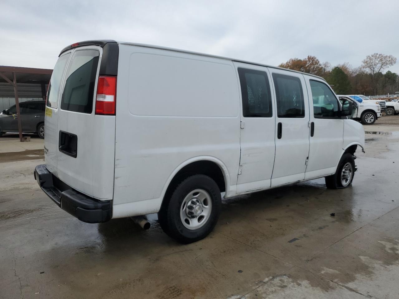 Obraz 3 z 2021 CHEVROLET EXPRESS G2500  2021 z VIN 1GCWGAFP3M1231040