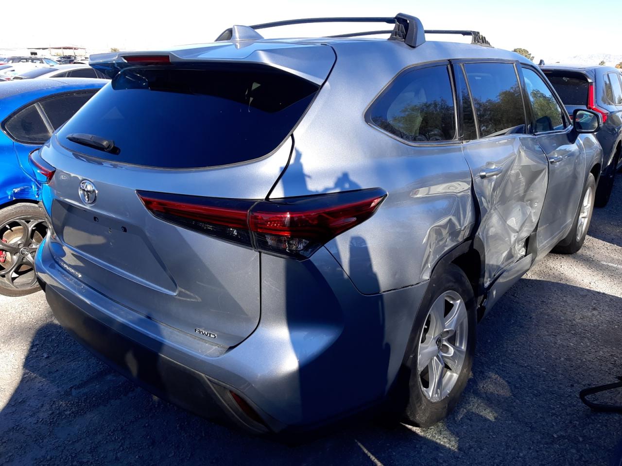 Image 3 of 2020 TOYOTA HIGHLANDER L 2020 with VIN 5TDCZRBH4LS041551
