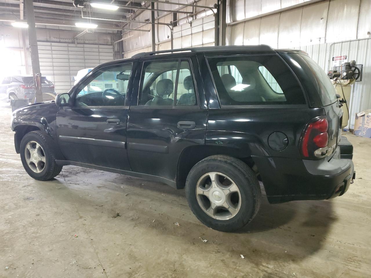 Image 2 of 2008 CHEVROLET TRAILBLAZER LS 2008 with VIN 1GNDT13S282104699