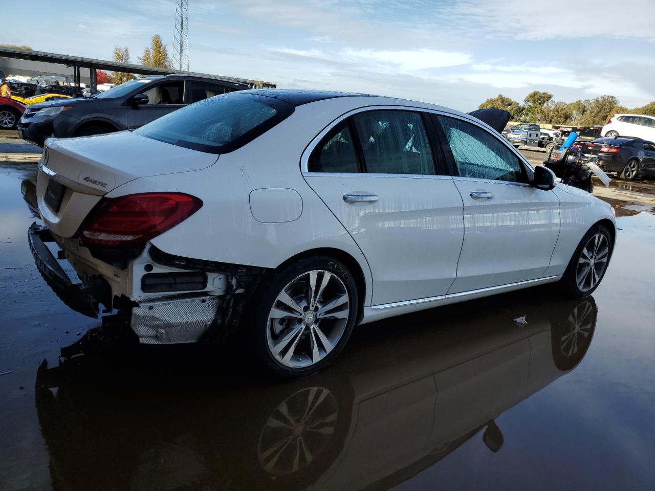 Obraz 3 z 2015 MERCEDES-BENZ C 300 4MATIC 2015 z VIN 55SWF4KB8FU036400