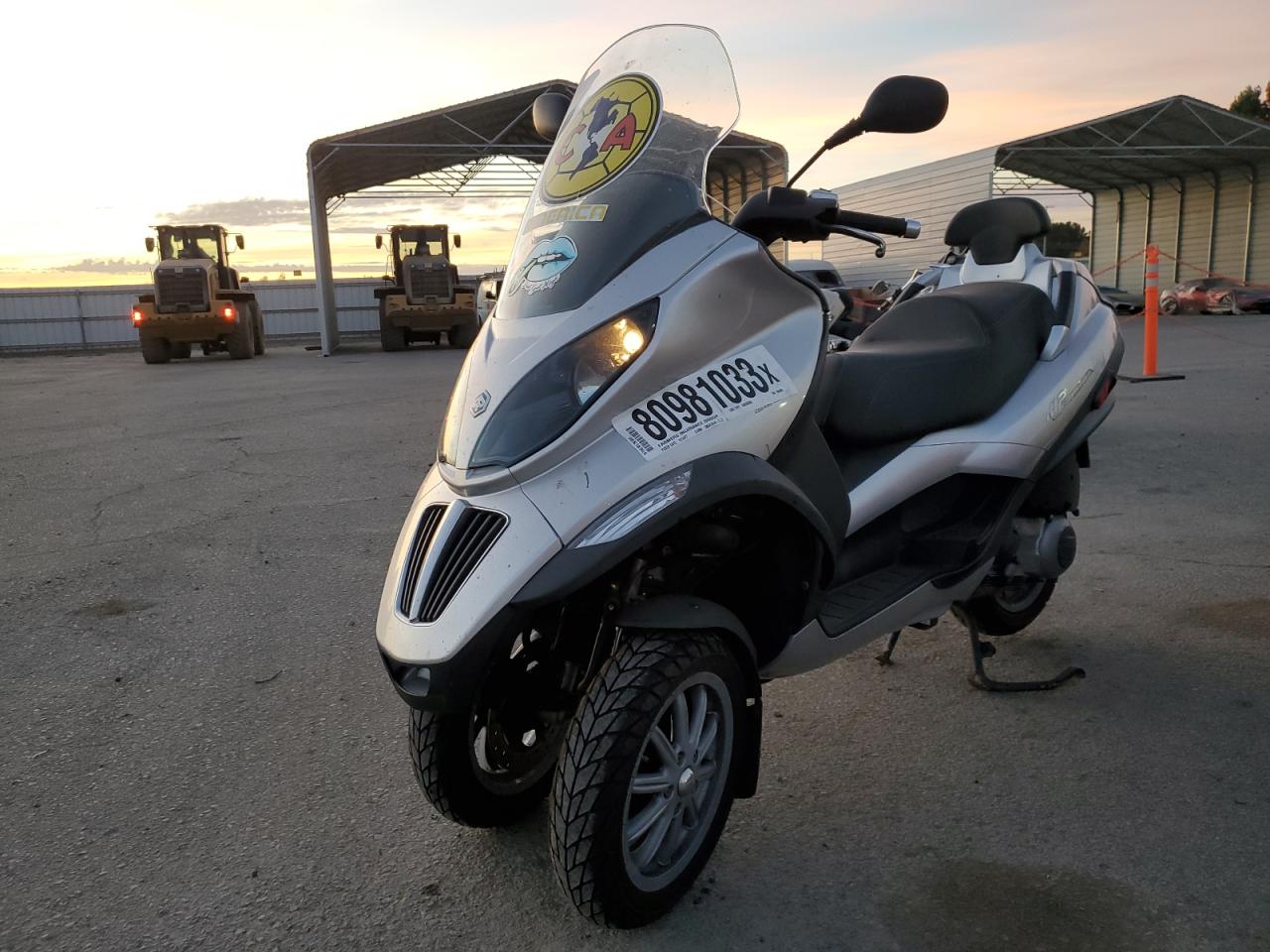 Изображение 2 2010 PIAGGIO MP3 250 2010 с VIN ZAPM479M8A5004403