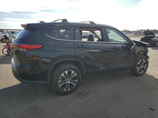 Image 3 of 2021 TOYOTA HIGHLANDER XLE 2021 with VIN 5TDHZRBH4MS122475