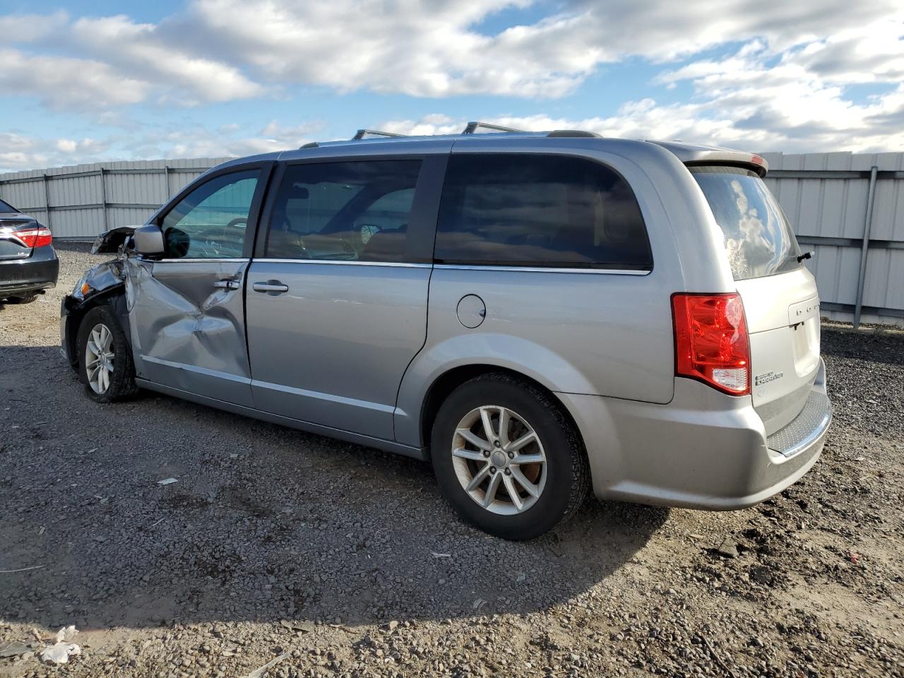 Image 2 of 2018 DODGE GRAND CARAVAN SXT 2018 with VIN 2C4RDGCG9JR302293