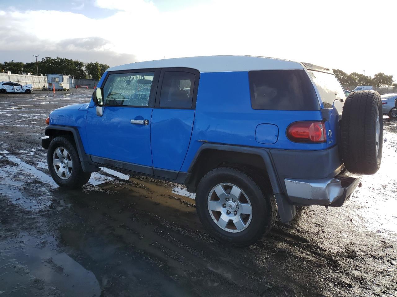 Изображение 2 2007 TOYOTA FJ CRUISER  2007 с VIN JTEBU11F270061409